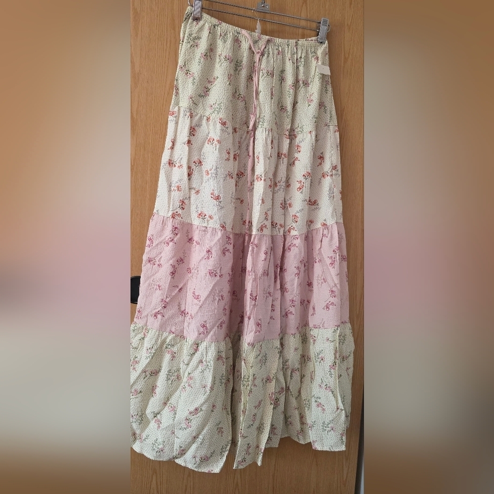Sienna Sky Floral Casual Skirt in Pink and Cream - Picture 4 of 5